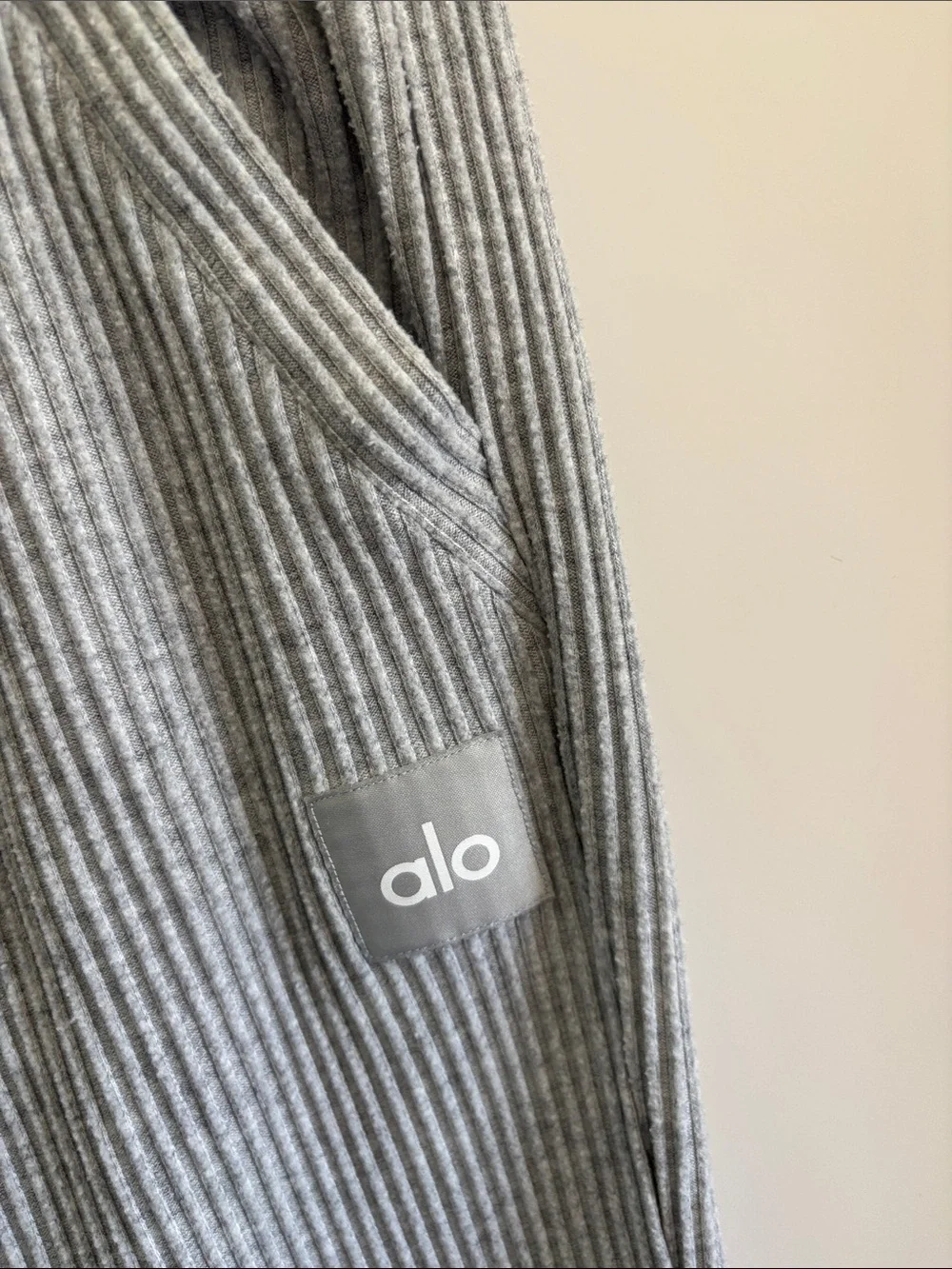 Alo Yoga Muse Sweatpants Ribbed Knit Jogger Pants Heather Gray Women’s Medium
